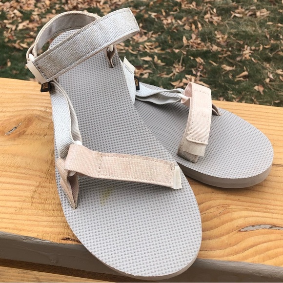 TEVA Womens Original Universal Metallic Sandal in Pink - Size 10 - Picture 1 of 9